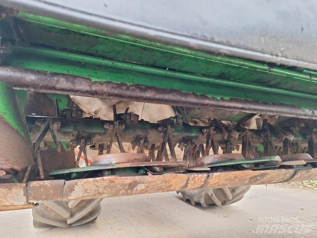 John Deere 131 Maaikneuzers