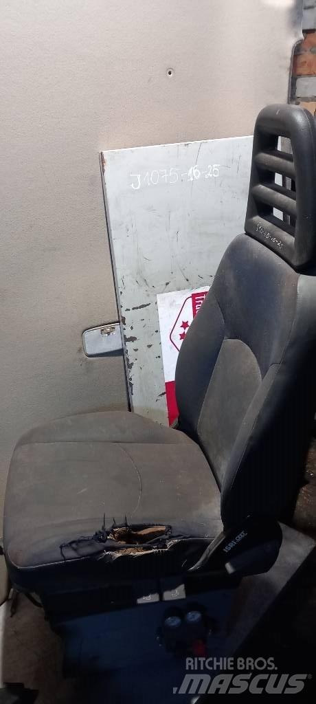 Iveco Daily.     3802247 Cabine en interieur