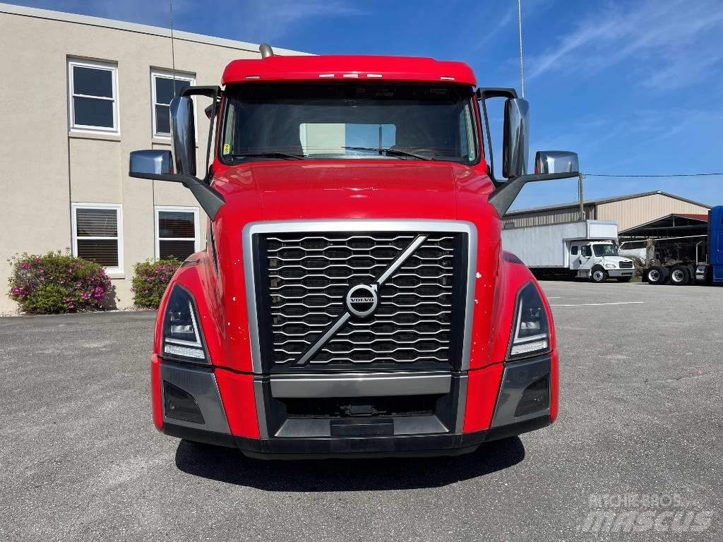 Volvo VNL64T300 Trekkers
