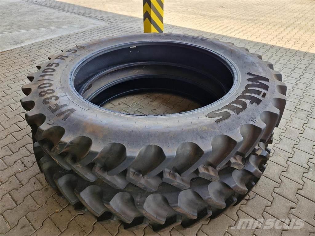 Mitas 380/105R54 Banden, wielen en velgen