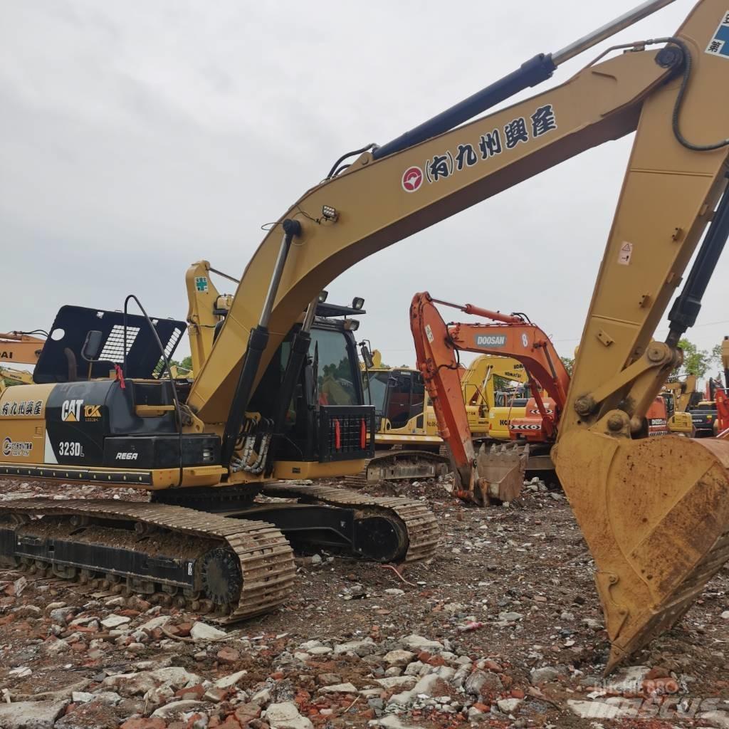 CAT 323DL Rupsgraafmachines