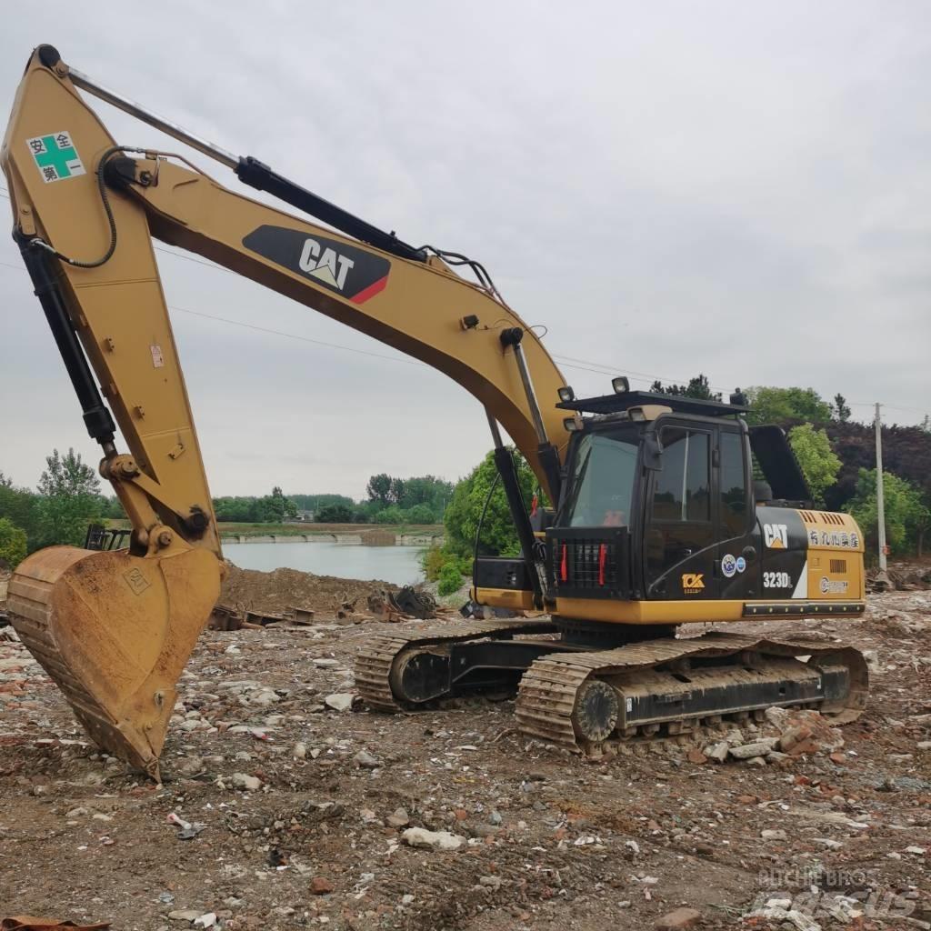 CAT 323DL Rupsgraafmachines