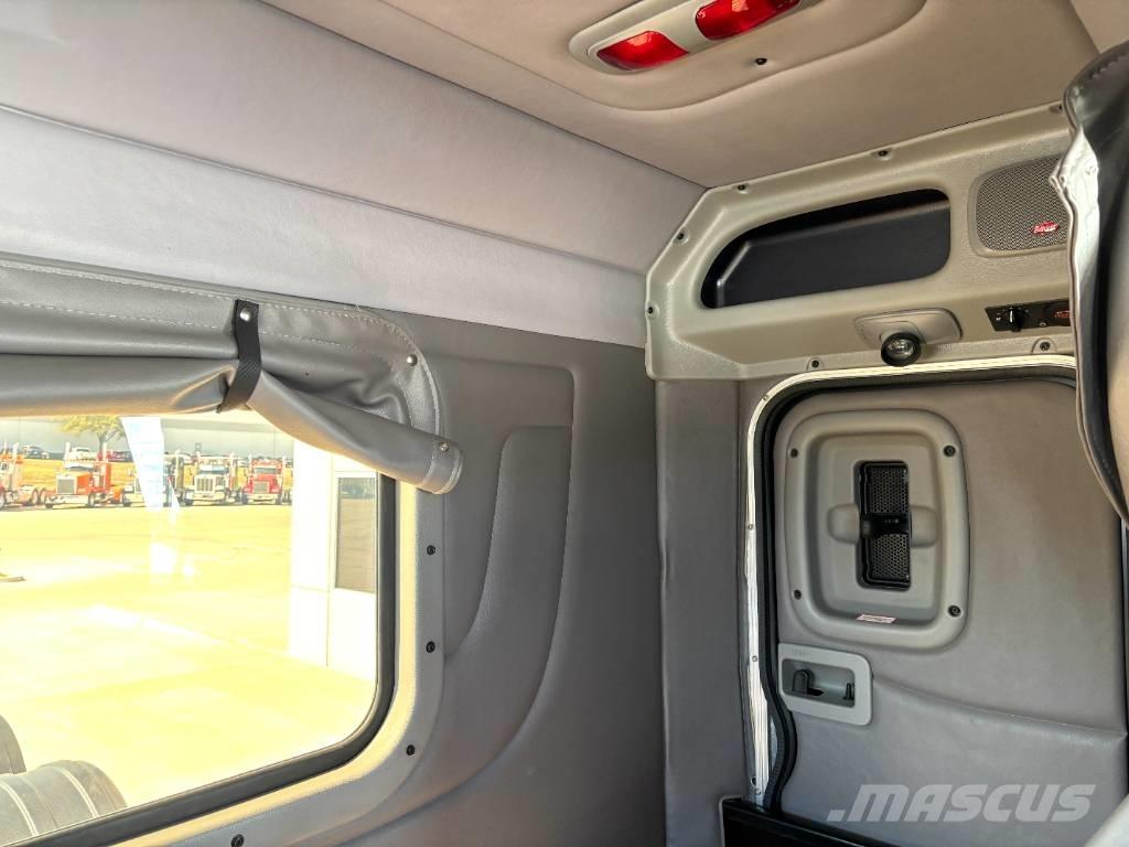 Peterbilt 389 Trekkers