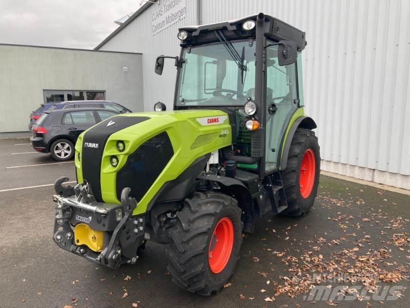 CLAAS NEXOS 240 M Tractoren