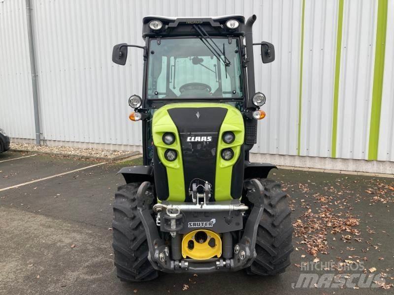 CLAAS NEXOS 240 M Tractoren