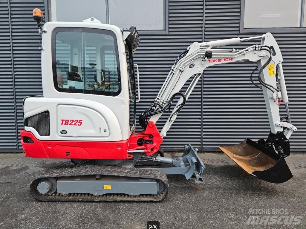 Takeuchi TB 225 Minigraafmachines < 7t