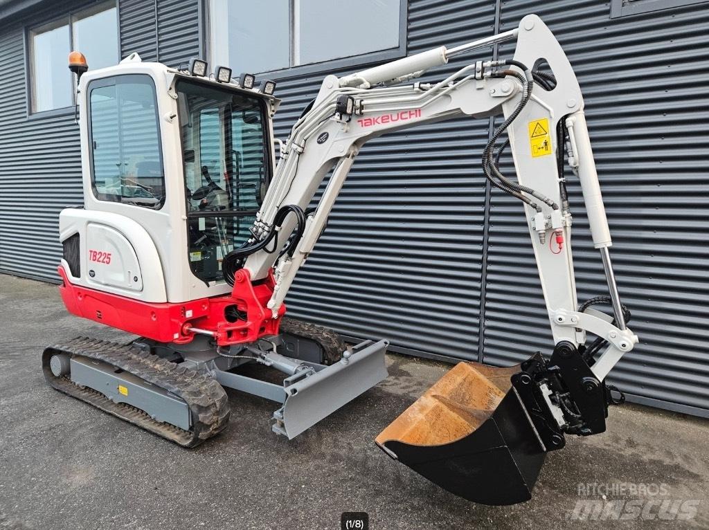 Takeuchi TB 225 Minigraafmachines < 7t
