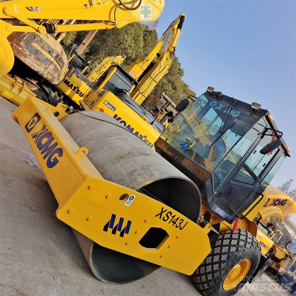 XCMG XS 142 J Trilrolwalsen
