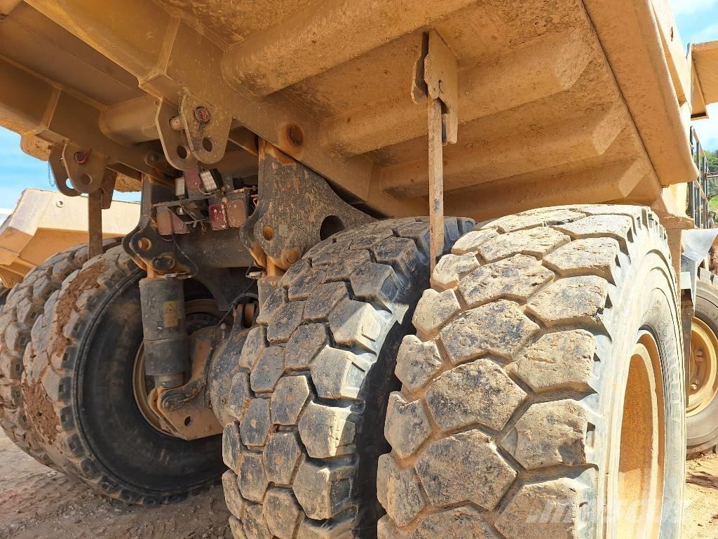 Komatsu HD605-7EO Starre dumptrucks