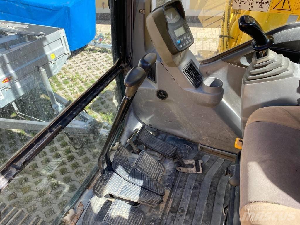 New Holland E 215 Rupsgraafmachines