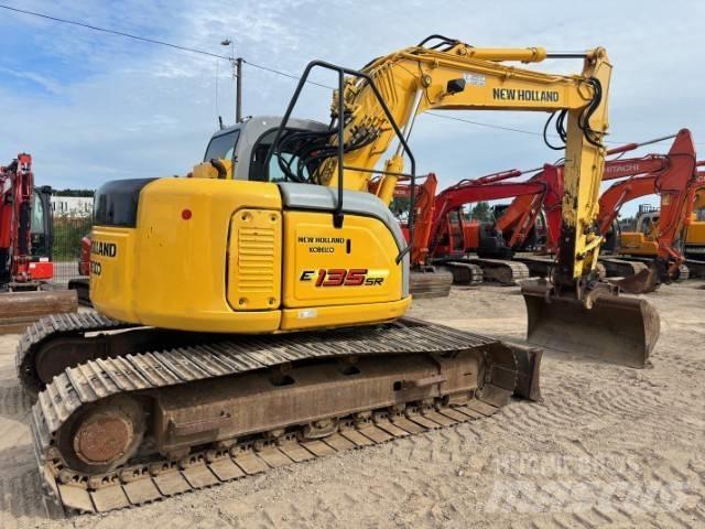 New Holland E 135 SR Rupsgraafmachines