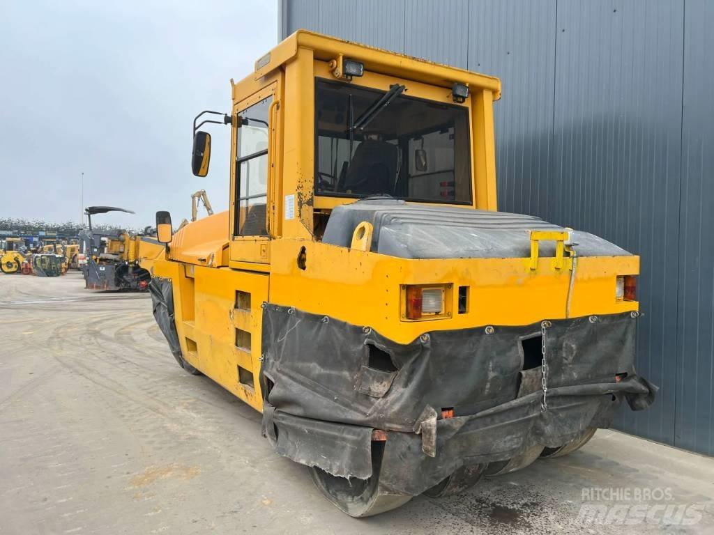 CAT PS300B Bandenwalsen