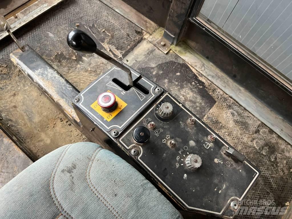 CAT PS300B Bandenwalsen