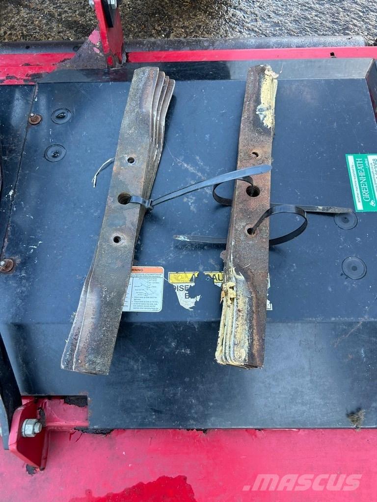 Progressive SDR-90 Gemonteerde en gesleepte maaiers