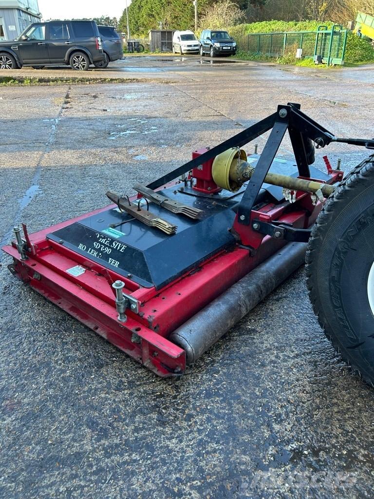 Progressive SDR-90 Gemonteerde en gesleepte maaiers