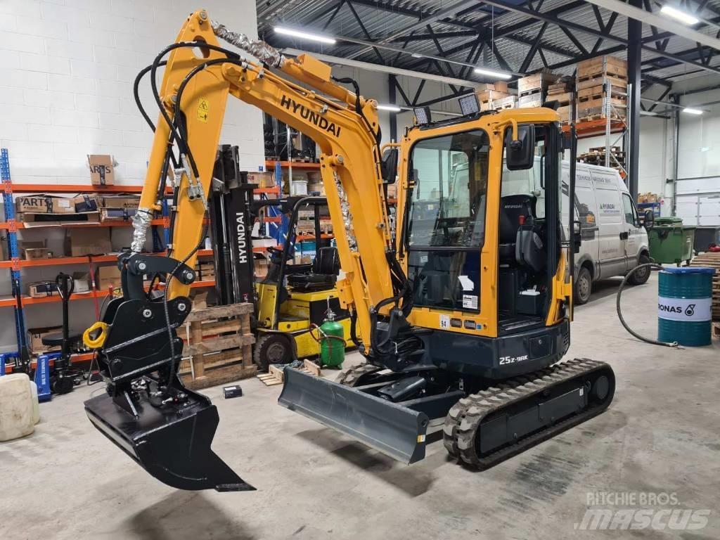 Hyundai R25-9AK Minigraafmachines < 7t