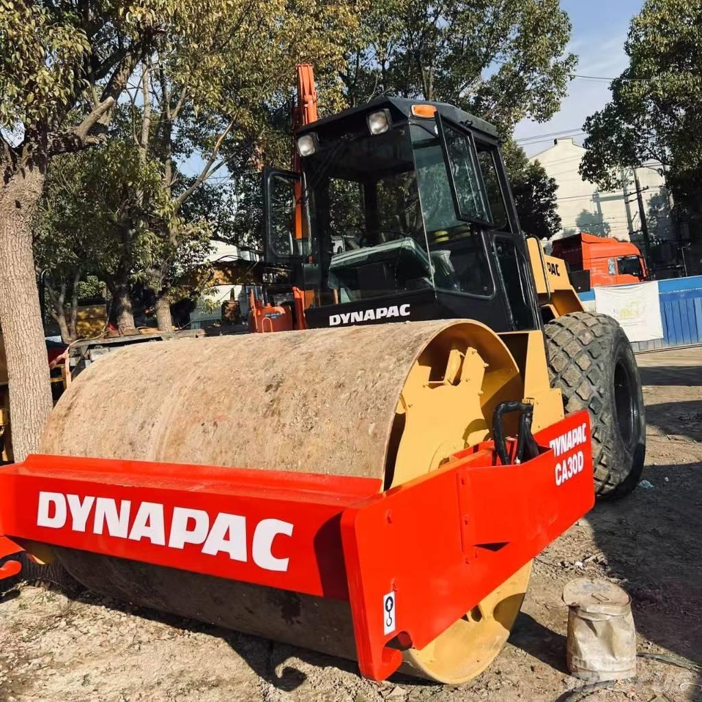 Dynapac CA 30 D Trilrolwalsen