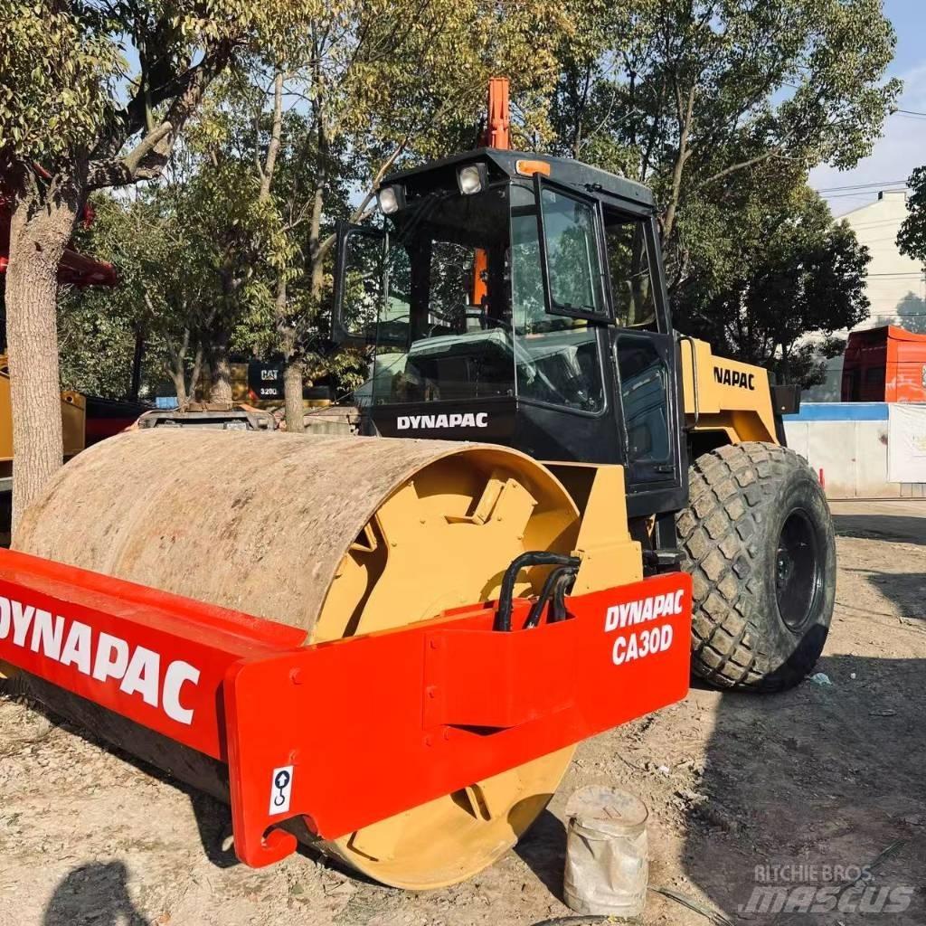 Dynapac CA 30 D Trilrolwalsen