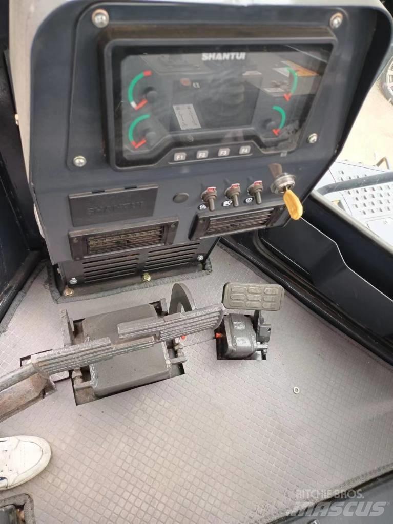 Shantui D22 Rupsdozers