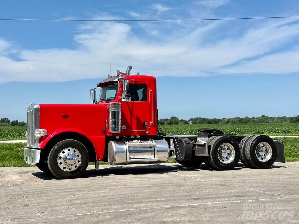 Peterbilt 389 Trekkers