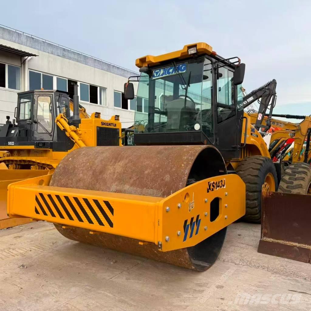 XCMG XS 143 J Trilrolwalsen