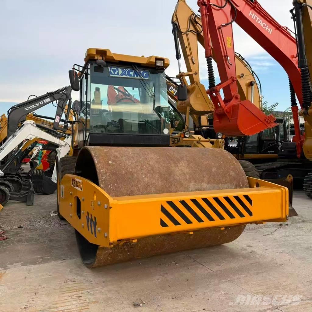 XCMG XS 143 J Trilrolwalsen