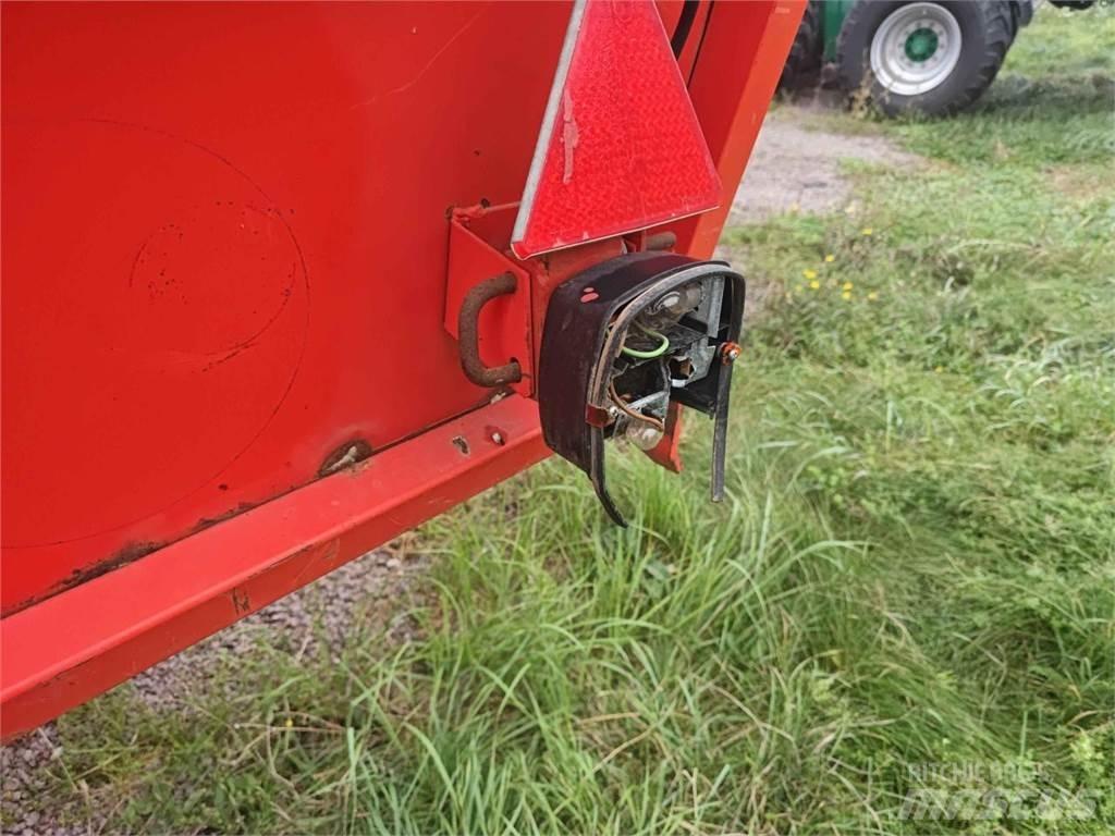 Deutz-Fahr E390 Opraapwagens