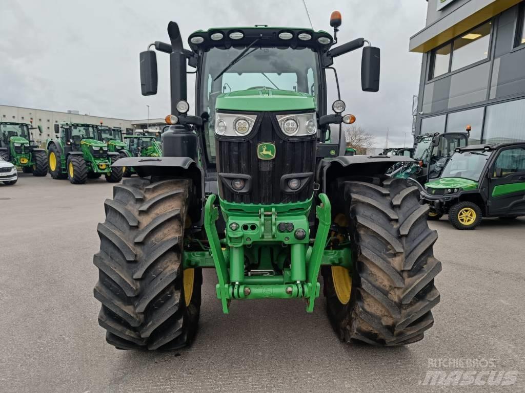 John Deere 6215 R Tractoren