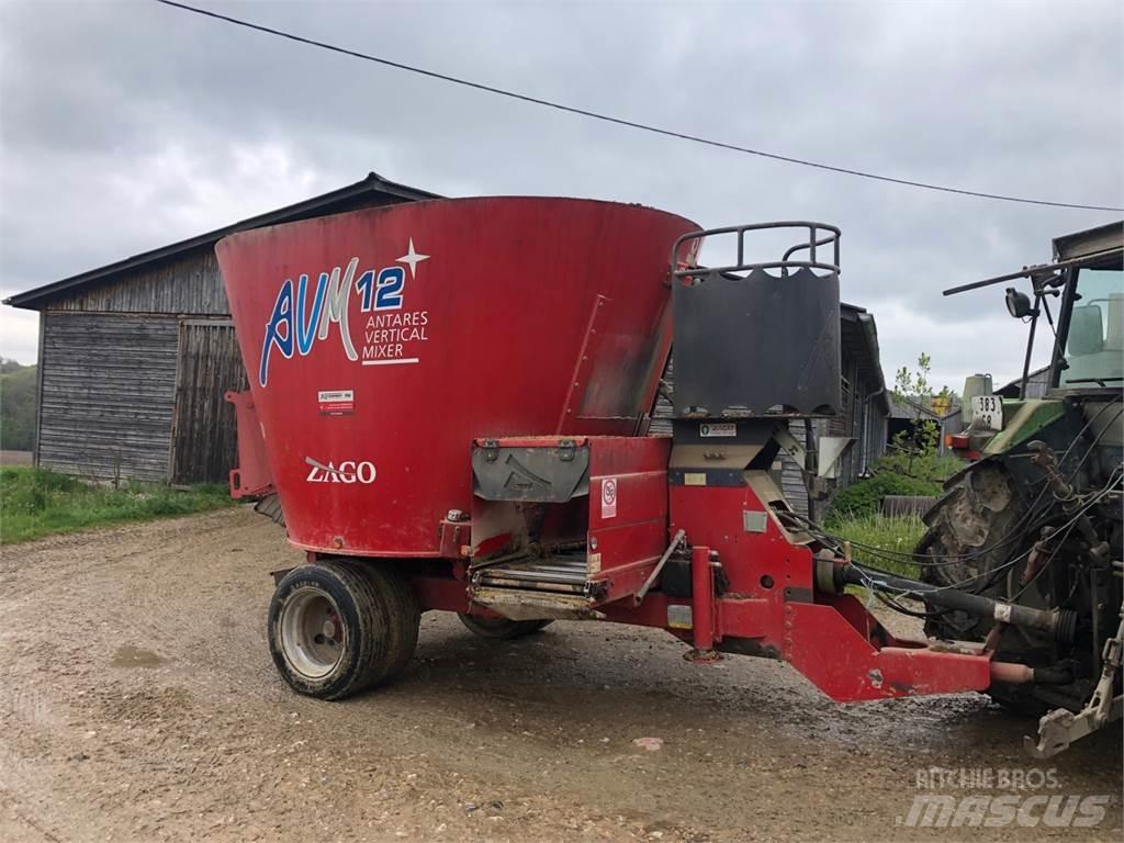 Vicon AVM 12 Feeders