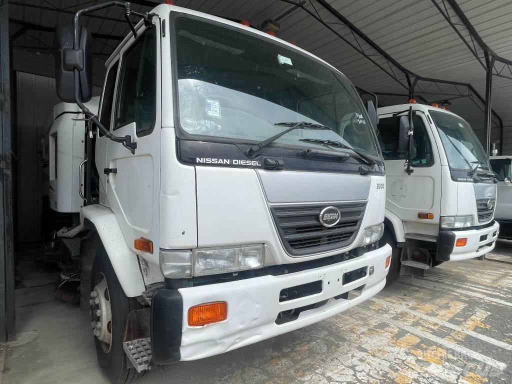 UD 3300 Veegwagens