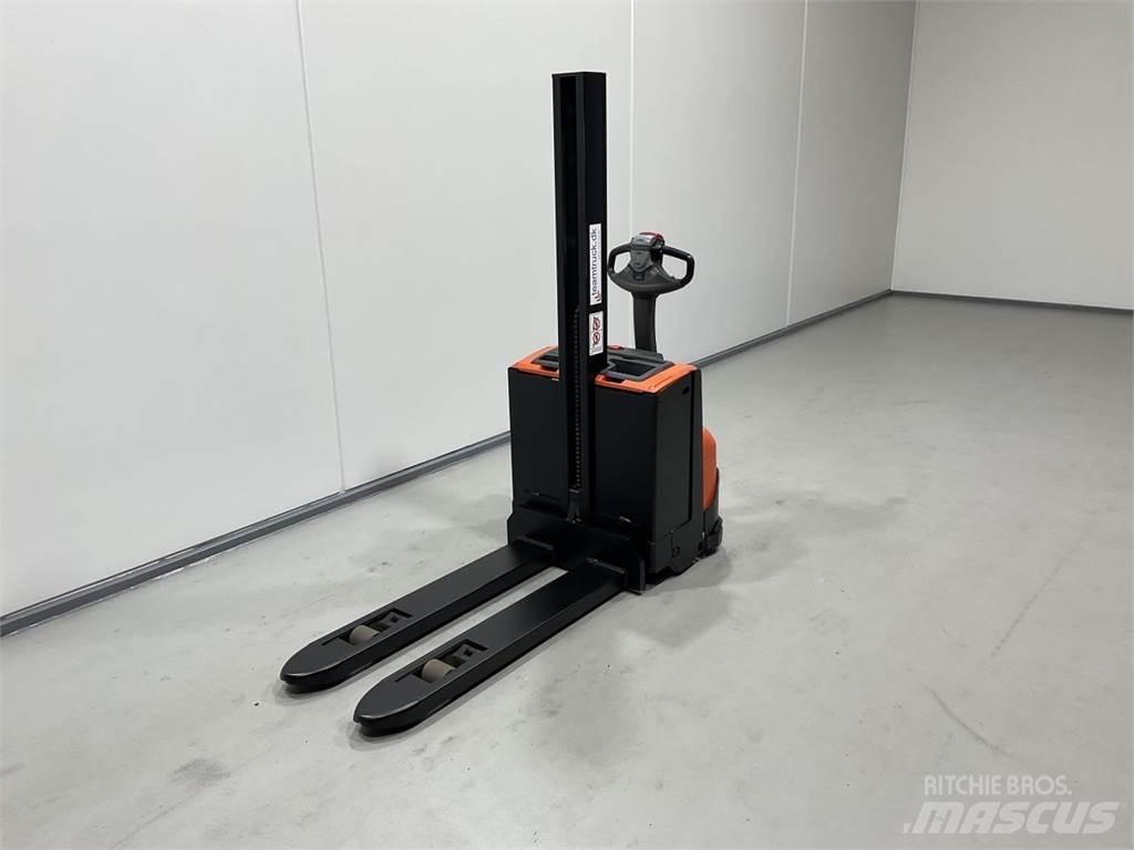 BT SWE080L Zelfrijdende stapelaars