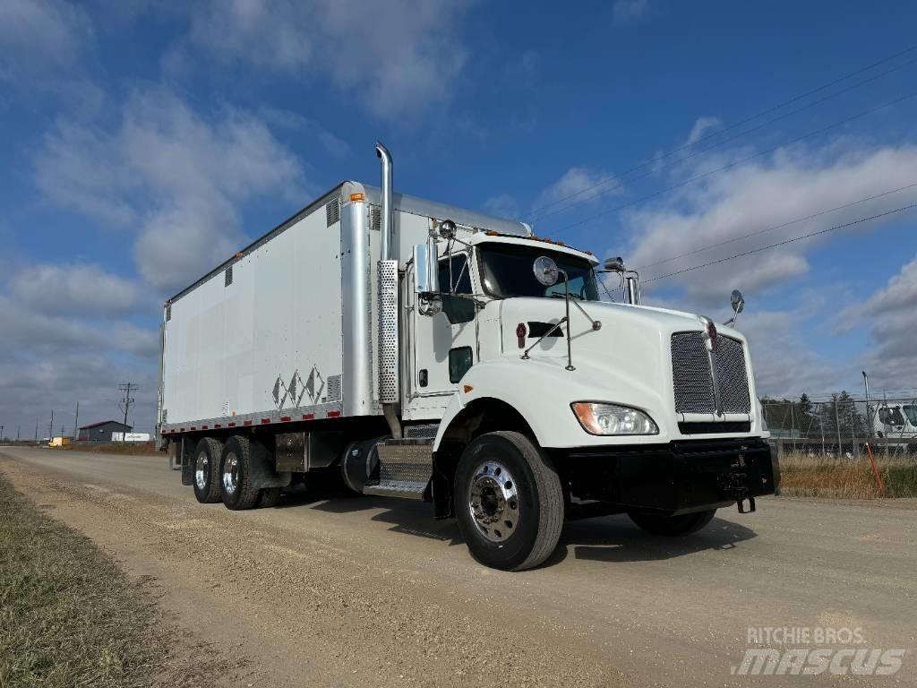 Kenworth T 440 Bakwagens met gesloten opbouw