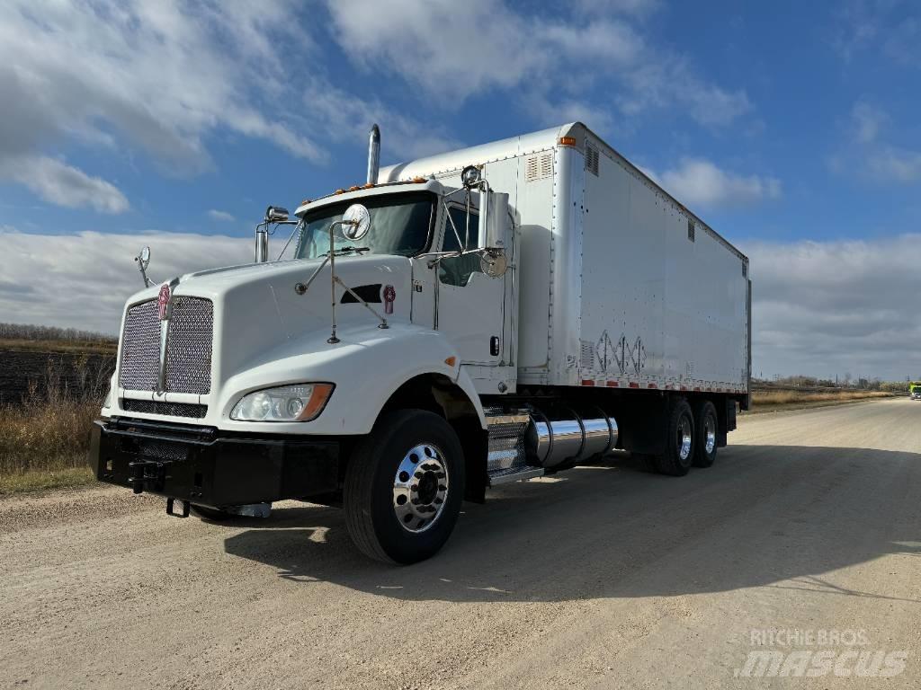 Kenworth T 440 Bakwagens met gesloten opbouw