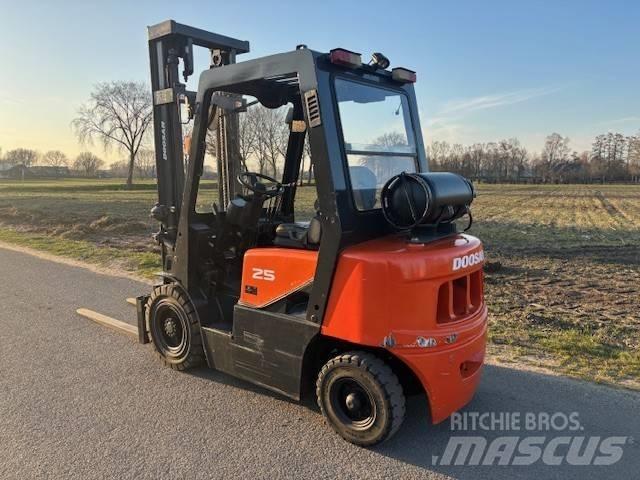 Doosan G 25 G LPG heftrucks