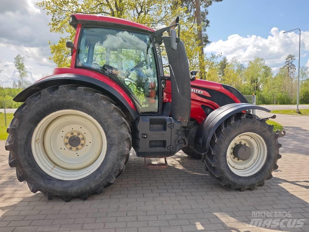 Valtra T 214 D Tractoren