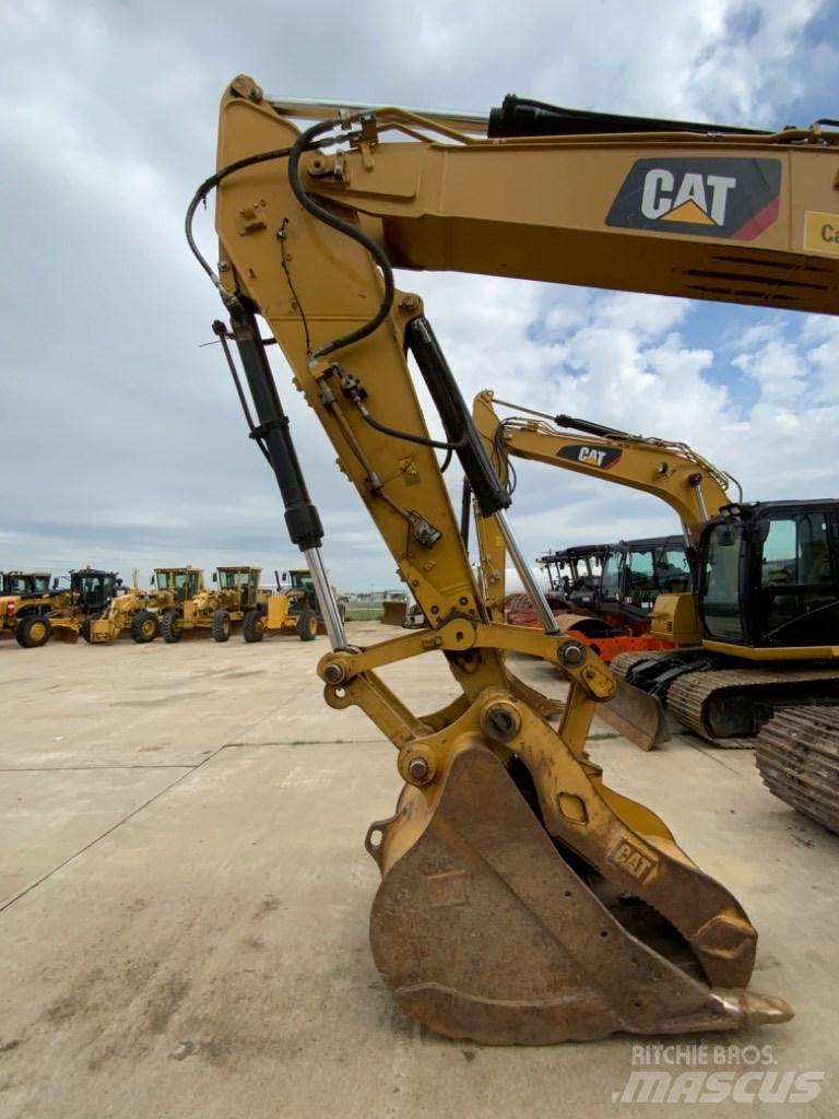 CAT 323 Rupsgraafmachines