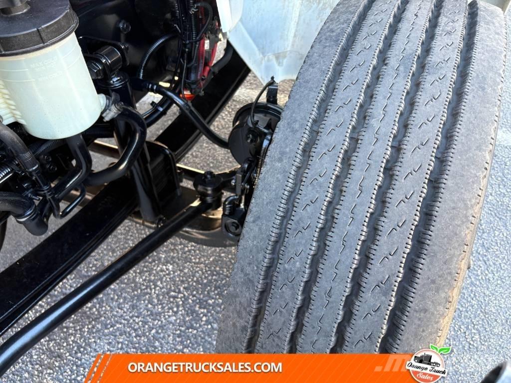 International MV607 Bakwagens met gesloten opbouw