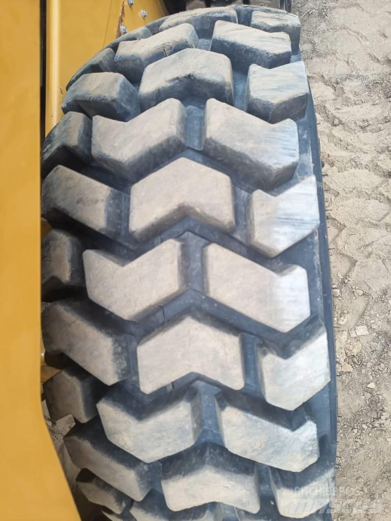 CAT 262 D XPS Schrankladers