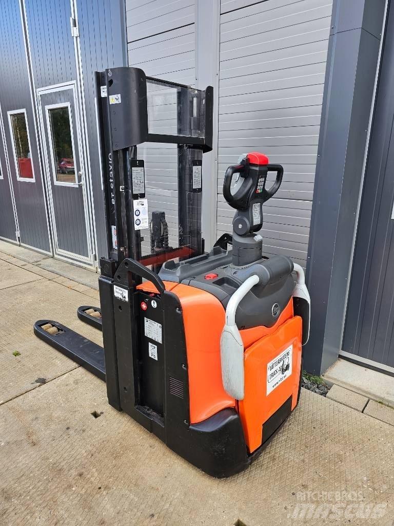BT SPE 200 D 2500mm Stapelaar meeloop