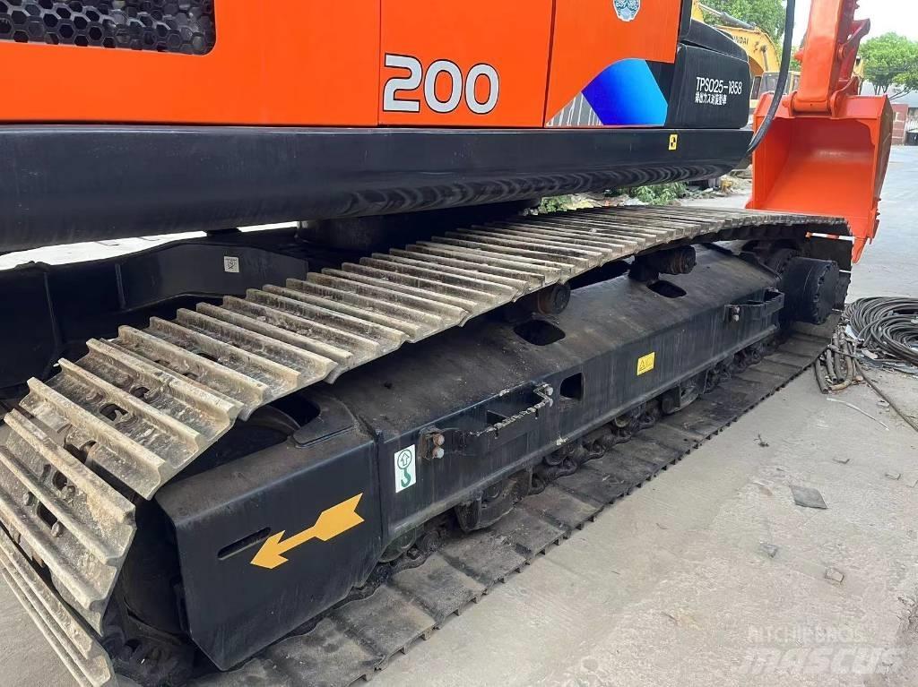 Hitachi ZX 200 Rupsgraafmachines
