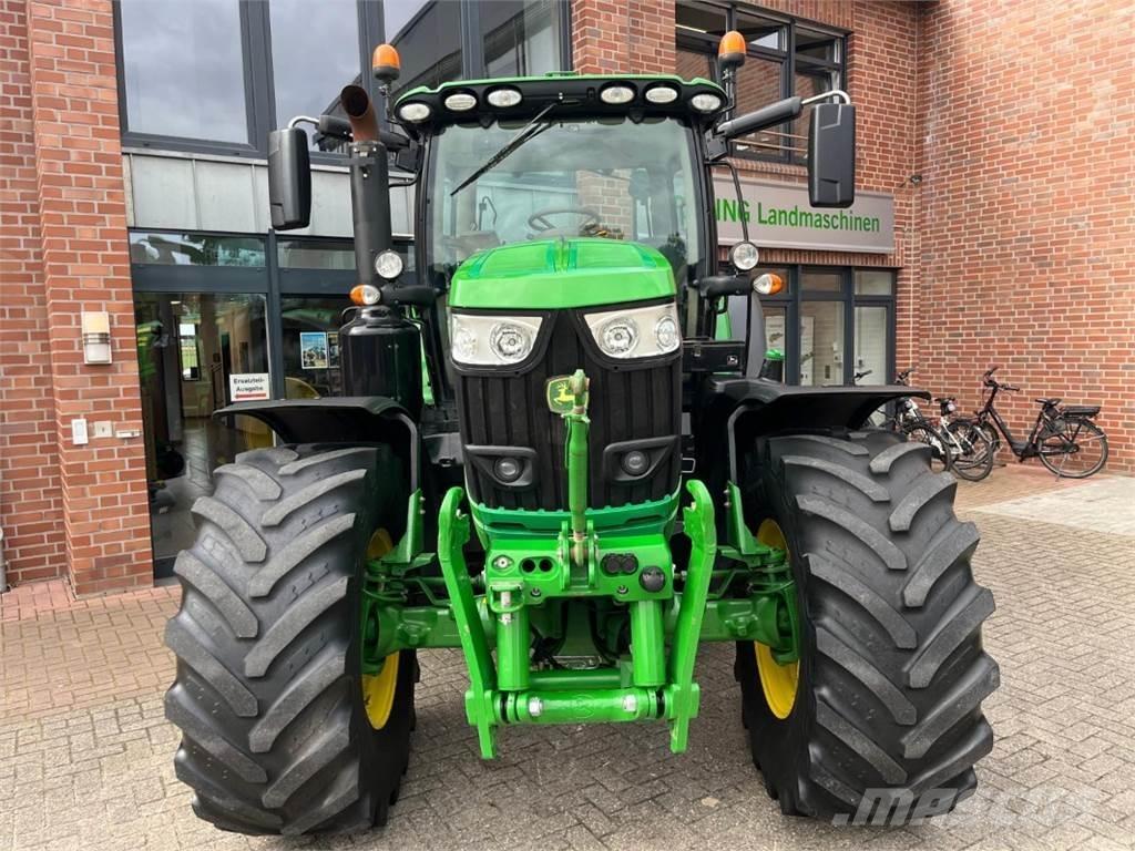 John Deere 6215R Tractoren