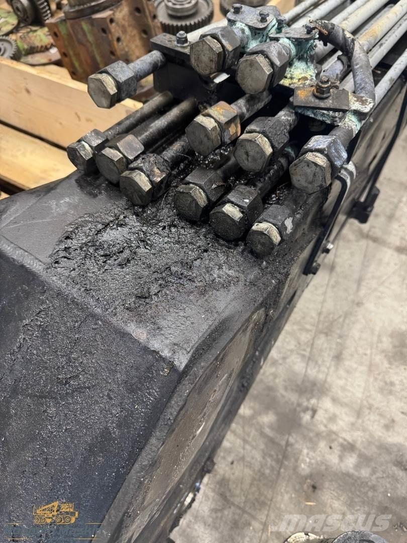 Komatsu 130F Uitrijwagenkranen