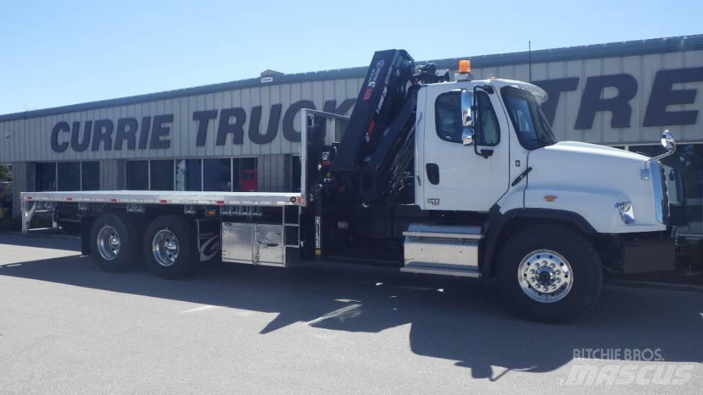 Freightliner 114 SD Vlakke laadvloer met kraan