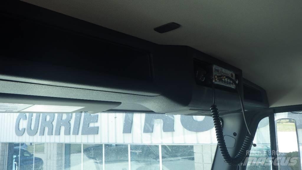 Freightliner 114 SD Vlakke laadvloer met kraan