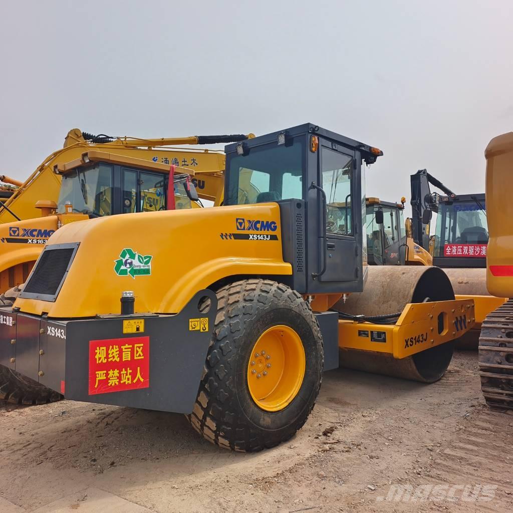 XCMG XS 143 J Trilrolwalsen