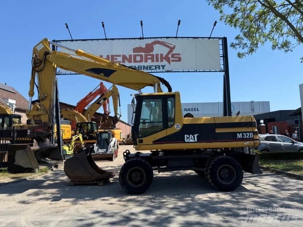 CAT M320 2001 Wielgraafmachines
