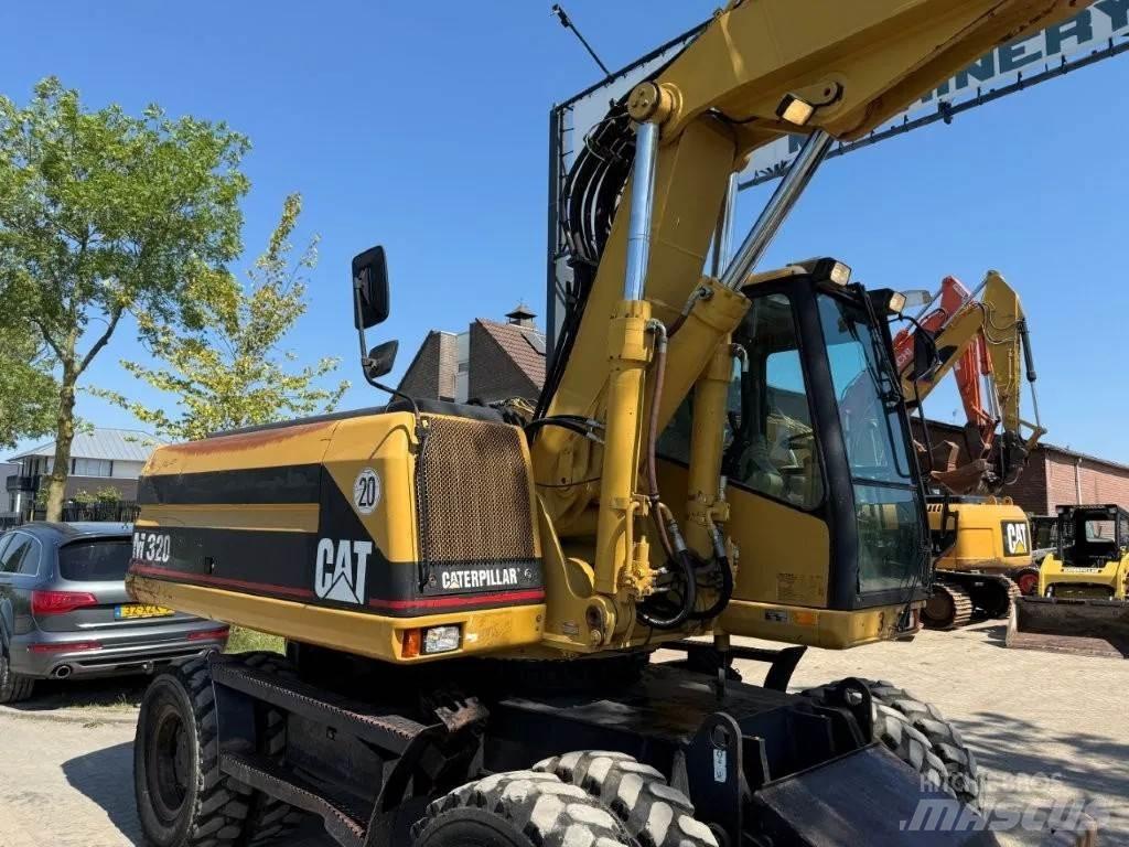 CAT M320 2001 Wielgraafmachines