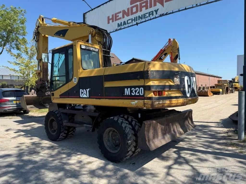 CAT M320 2001 Wielgraafmachines