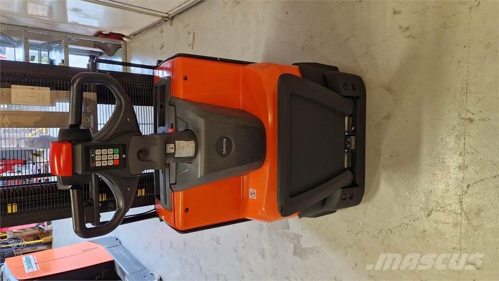 Toyota SWE140L Zelfrijdende stapelaars
