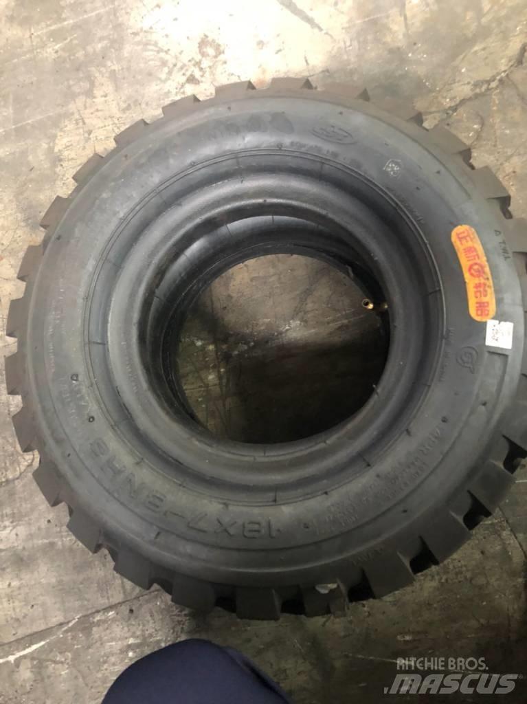  Cheng Shin 18x7-8 Banden, wielen en velgen